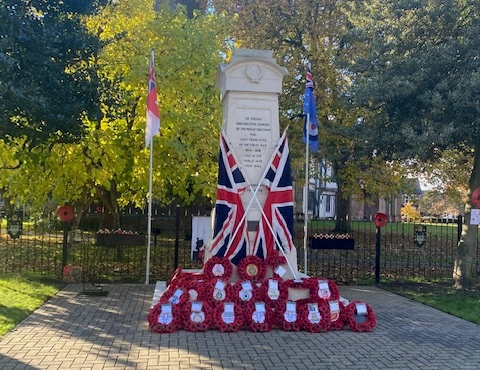 A photo of Gainsborough's War Memorial decorated for Remembrance Day.