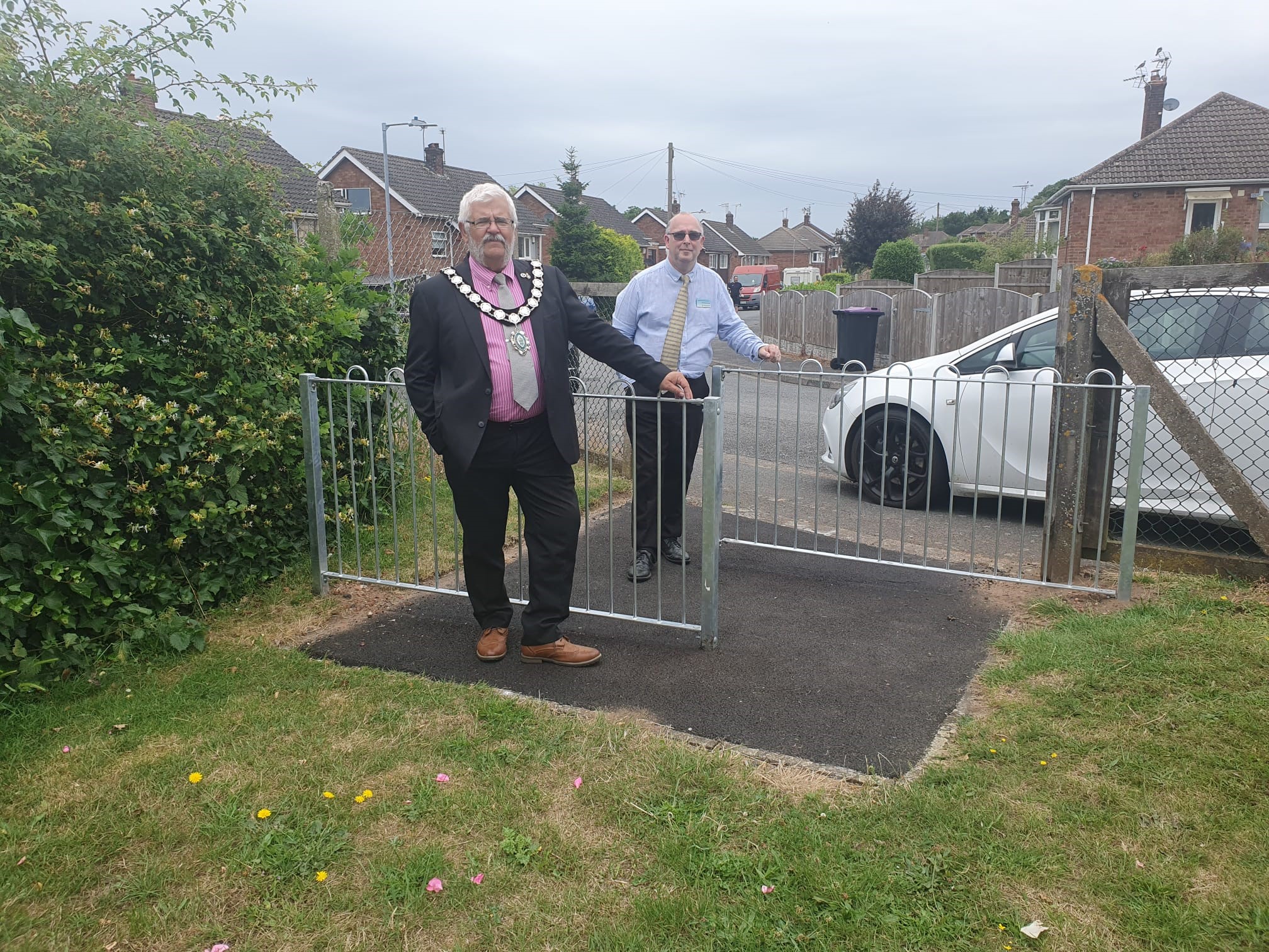 Mayflower Close – New Staggered Safety Railings