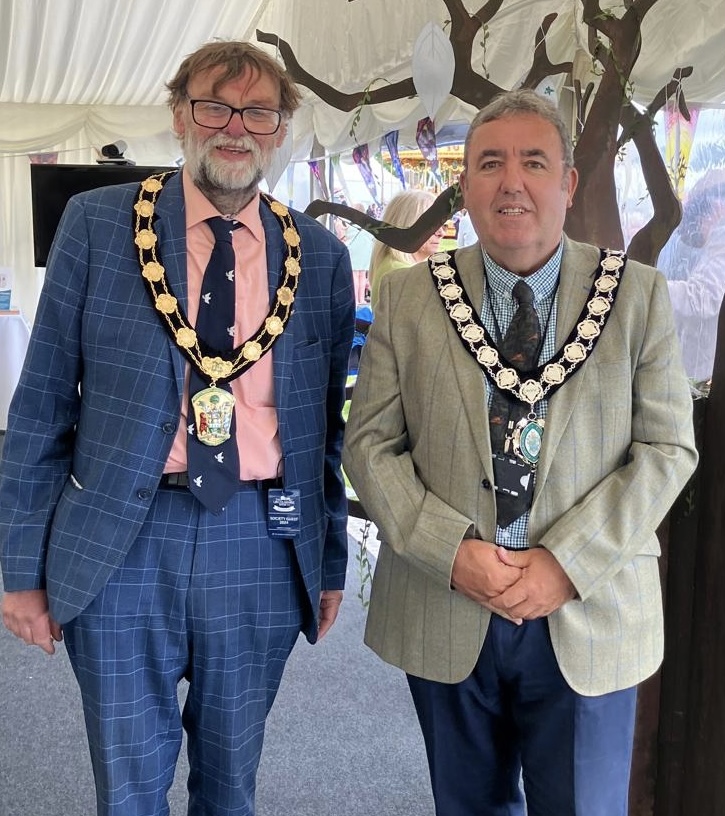 The Mayor of Gainsborough Cllr Kenneth Woolley photographed with WLDC Chairman Stephen Bunney