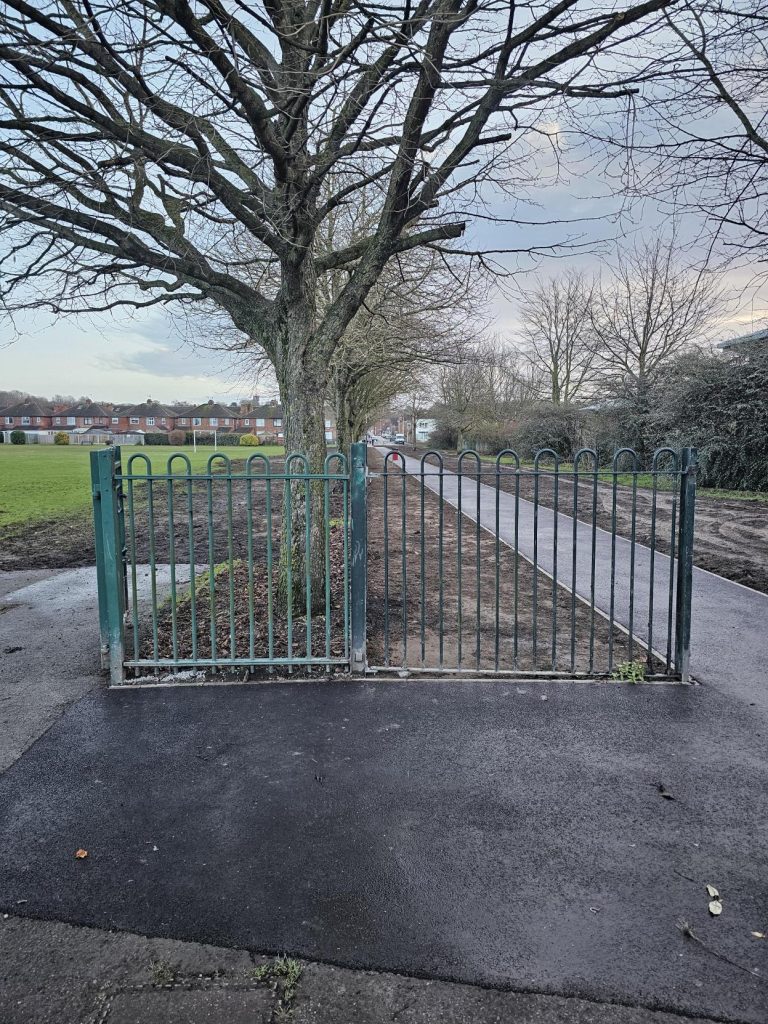 Newly tarmacked area before the new Levellings footpath.