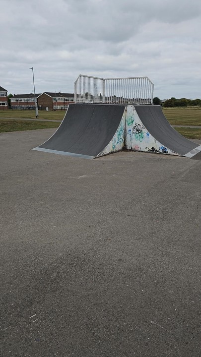 Newly surfaced corner skate equipment unit